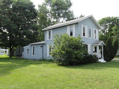 946 Lincoln Lake, Lowell, MI 49331 - photo 2