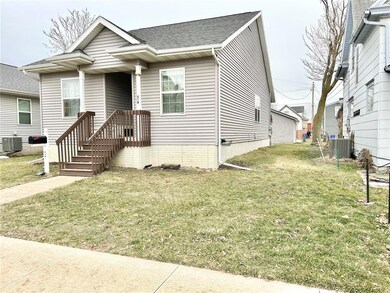519 7th Ave SW, Cedar Rapids, IA 52404 - photo 2