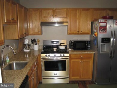 9249 Cardinal Forest Ln unit 201, Lorton, VA 22079 - photo 2