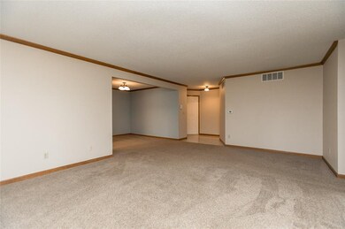 4420 Westchester Dr NE unit A, Cedar Rapids, IA 52402 - photo 3