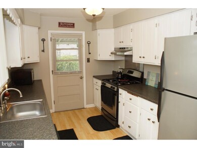 816 Colby Ct, Delran, NJ 08075 - photo 2