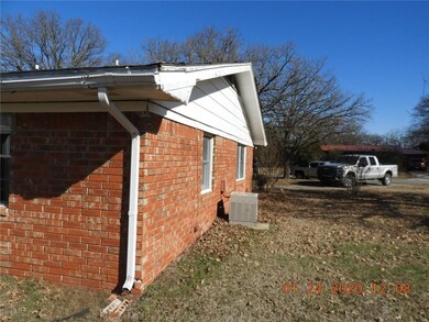 434 Hampton Rd, Ardmore, OK 73401 - photo 4