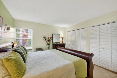 7 Golfs Edge unit D, West Palm Beach, FL 33417 - photo 4