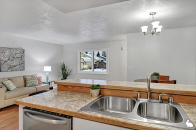 16_KitchenLiving
