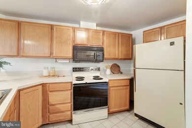 1686 Oaktree Ct, Reston, VA 20194 - photo 7