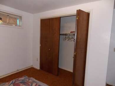 Bedroom (1).JPG