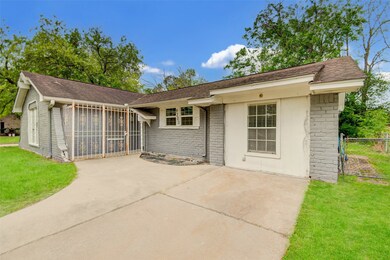 9203 Bisley Ln, Houston, TX 77088 - photo 2