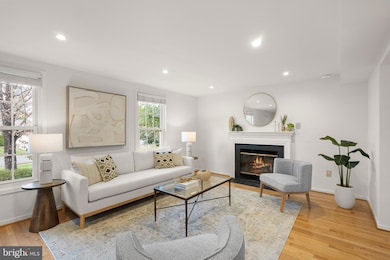 11411 Delsignore Dr, Fairfax, VA 22030 - photo 5