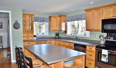 283 Johnny Appleseed Ln, Leominster, MA 01453 - photo 3