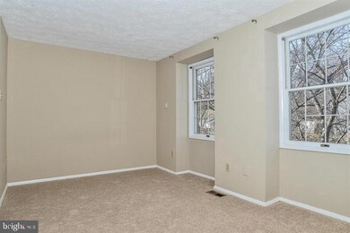 8441 Lazy Creek Ct, Springfield, VA 22153 - photo 5