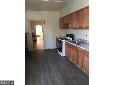 304 Carpenter St, Reading, PA 19602 - photo 2