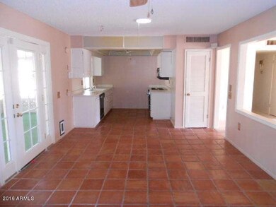 021-861298 Eat In Kitchen