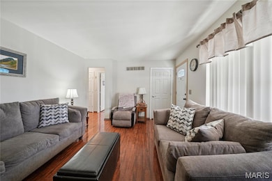 3175 Chicory Creek Ln, Florissant, MO 63031 - photo 3