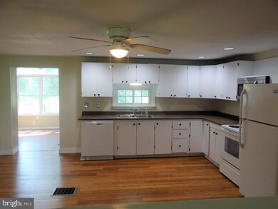 910 Pine St, Honey Brook, PA 19344 - photo 7