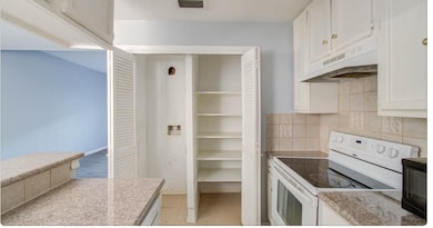 11711 Memorial Dr unit 381, Houston, TX 77024 - photo 5