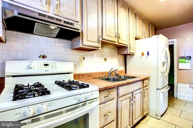 815 Lyndhurst St, Baltimore, MD 21229 - photo 7