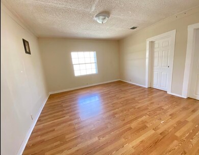 1412 Okeechobee Rd unit 4, West Palm Beach, FL 33401 - photo 3