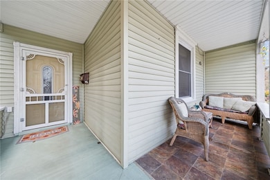 647 7th St, Pitcairn, PA 15140 - photo 2