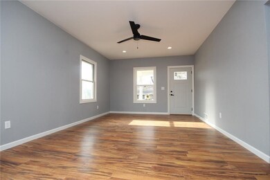 216 W 11th St S, Newton, IA 50208 - photo 6