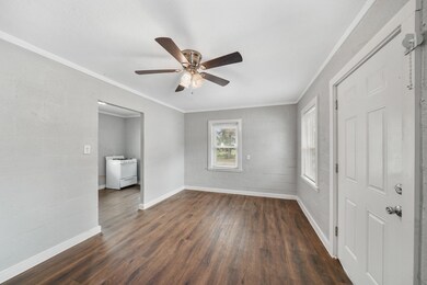 415 N Beauregard St unit 28, Alvin, TX 77511 - photo 3