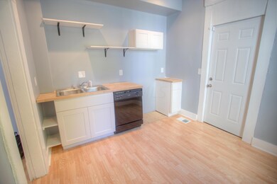 house 2 kitchen1