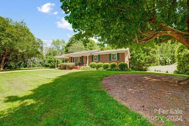 211 W Edison Dr, Statesville, NC 28625 - photo 2