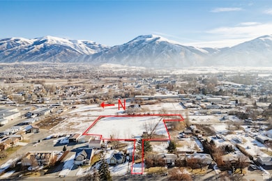 Snowy aerial view featuring a mountain view