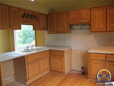 4748 Roundtree Ct, Shawnee, KS 66226 - photo 4