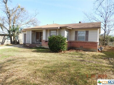 311 Ash St, Copperas Cove, TX 76522 - photo 2