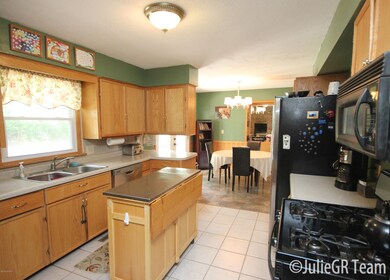 Kitchen & dining