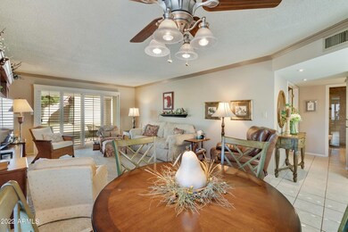 Dinette/Living room