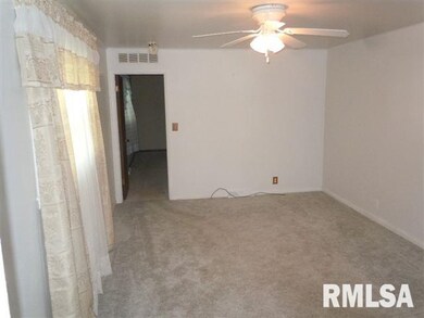 618 Denver Ave, Lincoln, IL 62656 - photo 2