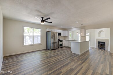 3238 W Mohawk Ln-6
