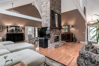 10172 Edelweiss Cir, Shawnee, KS 66203 - photo 3