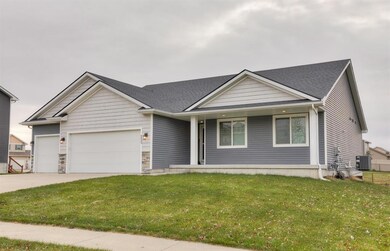 6455 SE Sunlight Dr, Pleasant Hill, IA 50327 - photo 2