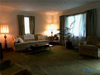 Living Room - Coved Ceilings, Fireplace