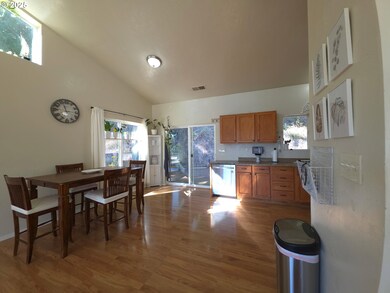 340 Kalapuya Way, Cottage Grove, OR 97424 - photo 7