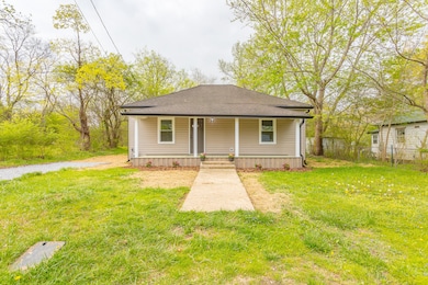 607 Colerain St, La Fayette, GA 30728 - photo 2