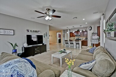 7Family Room_Kitchen