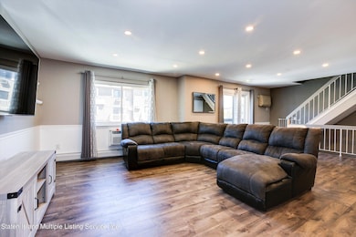 26 Gardenia Ln unit A, Staten Island, NY 10314 - photo 2