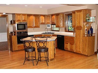 756 Thomas Fox Dr W, North Tonawanda, NY 14120 - photo 5