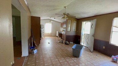 331 NE Howard St, Lake City, FL 32055 - photo 5