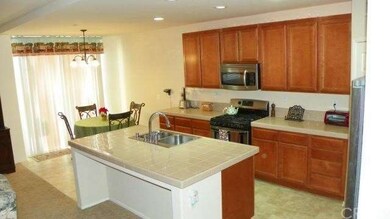 Spacious Kitchen with Breakfast Area, Lrg Island, 
