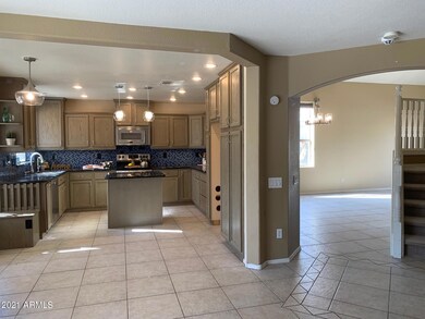 eat in kitchen w/ formal dinign