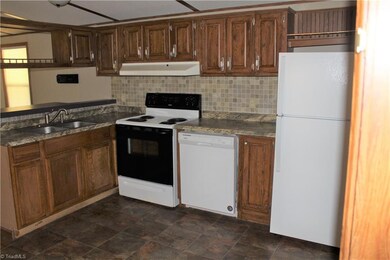 1346 Foxburrow Rd, Asheboro, NC 27205 - photo 4