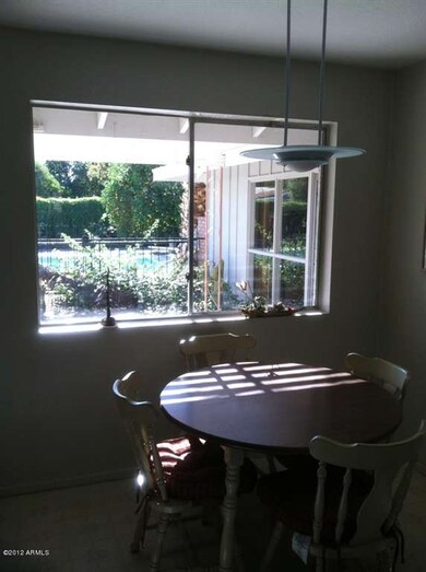 Eat in dining in Kitchen