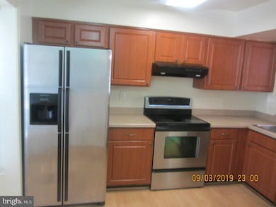 3930 Angelton Ct, Burtonsville, MD 20866 - photo 5