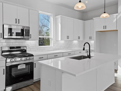 4702 Thornton Villas Ln, Houston, TX 77018 - photo 3