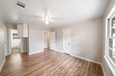 217 N Beauregard St, Alvin, TX 77511 - photo 7