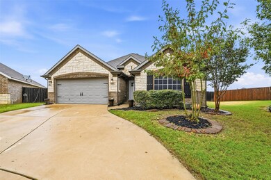 10329 Kingspoint Blvd, Fort Worth, TX 76140 - photo 2